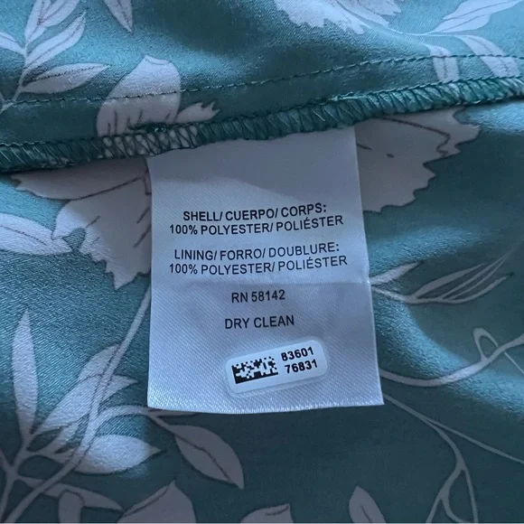 Gal Meets Glam Shannon Dress in Jade / Ivory - Picture 16 of 16